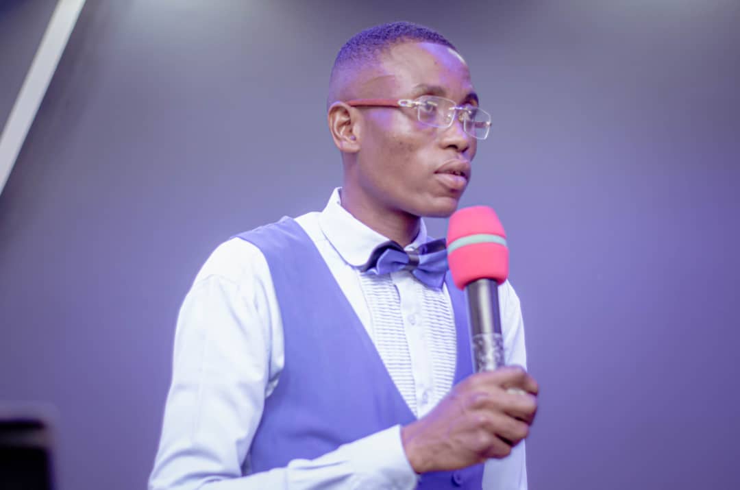 frere-au-micro-noeud-papillon